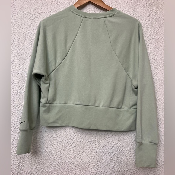 Nike Embossed Cropped Crewneck‎ Sweatshirt Size XS Sage Green Athleisure School - Picture 4 of 13